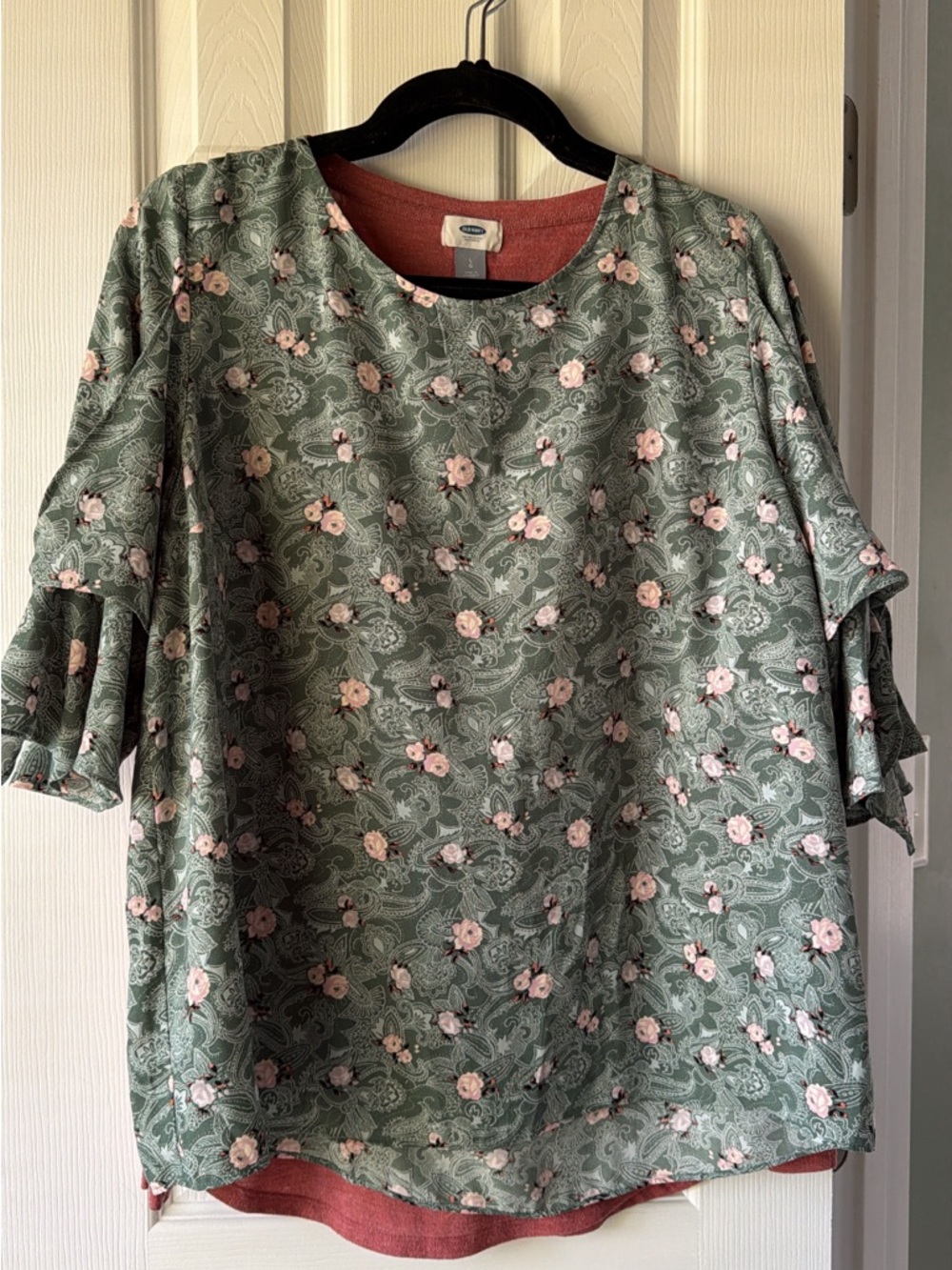 LC Lauren Conrad Sage Green Floral Ruffle-Sleeve Blouse